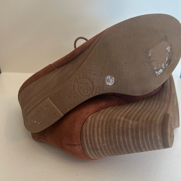 Lucky Brand Ysabel Rust Suede Wedge Boots in size 8 - Picture 9 of 9